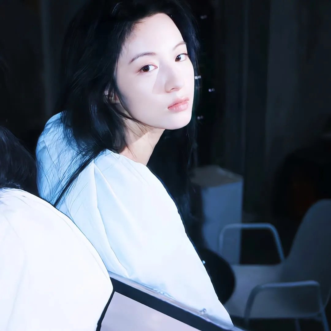 踏浪女人海报